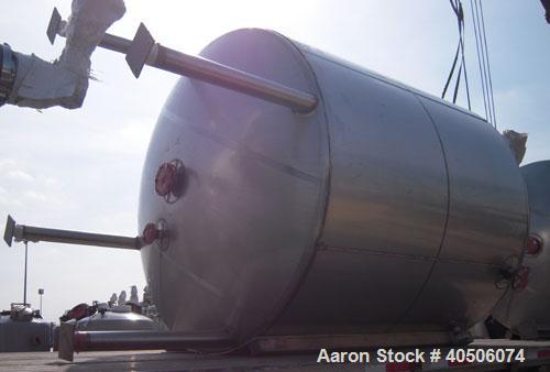 Unused- Mueller Pressure Tank, 2,500 Gallon, Model "F", 304L stainless steel, vertical. 90" diameter x 79" straight side, 2:1 elliptical top and bottom. Internal rated 30 psi at 160 deg F and -20 deg...