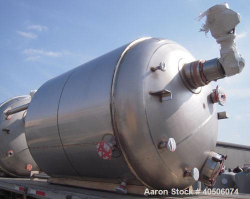 Unused- Mueller Pressure Tank, 2,500 Gallon, Model "F", 304L stainless steel, vertical. 90" diameter x 79" straight side, 2:1 elliptical top and bottom. Internal rated 30 psi at 160 deg F and -20 deg...