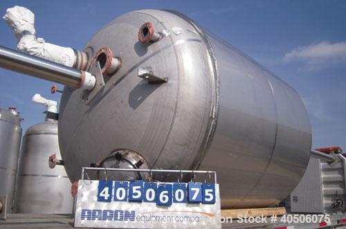 Unused- Mueller Pressure Tank, 2,500 Gallon, Model "F", 304L Stainless steel, Vertical. 90" diameter x 79" straight side, 2:1 elliptical top and bottom. Equipped with a 2 HP agitator.  Serial #357210...