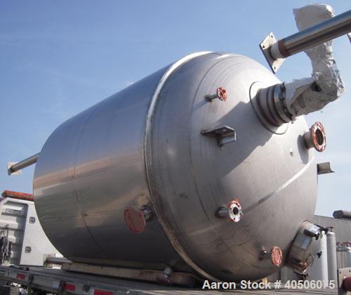 Unused- Mueller Pressure Tank, 2,500 Gallon, Model "F", 304L Stainless steel, Vertical. 90" diameter x 79" straight side, 2:1 elliptical top and bottom. Equipped with a 2 HP agitator.  Serial #357210...
