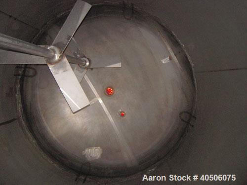 Unused- Mueller Pressure Tank, 2,500 Gallon, Model "F", 304L Stainless steel, Vertical. 90" diameter x 79" straight side, 2:1 elliptical top and bottom. Equipped with a 2 HP agitator.  Serial #357210...