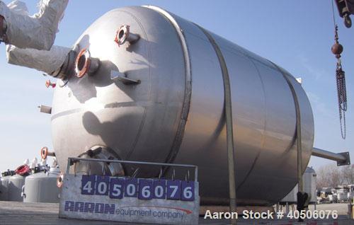 Unused- Mueller Pressure Tank, 2,500 Gallon, Model "F", 304L stainless steel, vertical. 90" diameter x 79" straight side, 2:1 elliptical top and bottom. Internal rated 30 psi at 160 deg F and -20 deg...