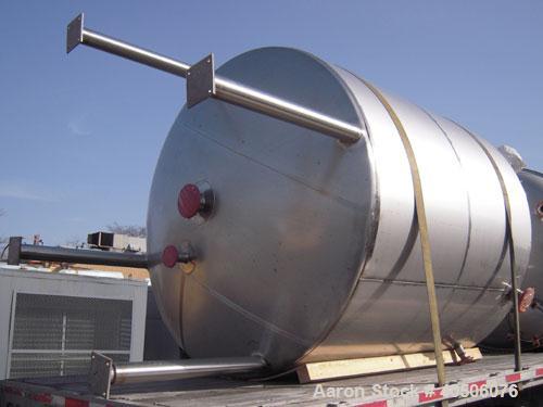 Unused- Mueller Pressure Tank, 2,500 Gallon, Model "F", 304L stainless steel, vertical. 90" diameter x 79" straight side, 2:1 elliptical top and bottom. Internal rated 30 psi at 160 deg F and -20 deg...