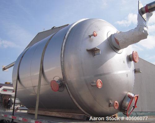 Unused- Mueller Pressure Tank, 2,500 Gallon, Model "F", 304L Stainless steel, Vertical. 90" diameter x 79" straight side, 2:1 elliptical top and bottom. Equipped with a 2 HP agitator.  Serial #357210...