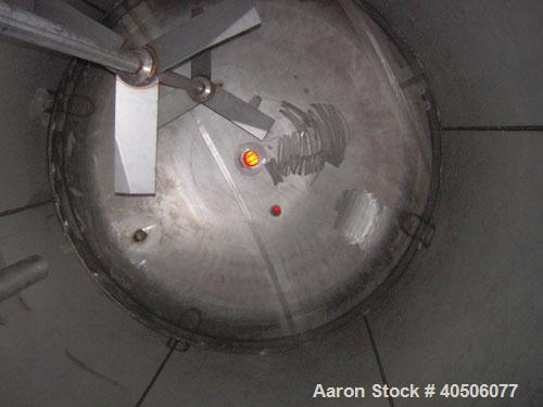 Unused- Mueller Pressure Tank, 2,500 Gallon, Model "F", 304L Stainless steel, Vertical. 90" diameter x 79" straight side, 2:1 elliptical top and bottom. Equipped with a 2 HP agitator.  Serial #357210...