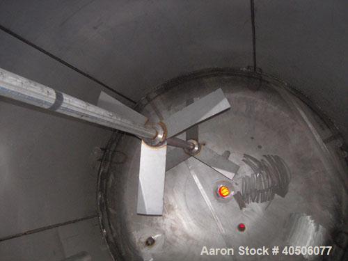 Unused- Mueller Pressure Tank, 2,500 Gallon, Model "F", 304L Stainless steel, Vertical. 90" diameter x 79" straight side, 2:1 elliptical top and bottom. Equipped with a 2 HP agitator.  Serial #357210...
