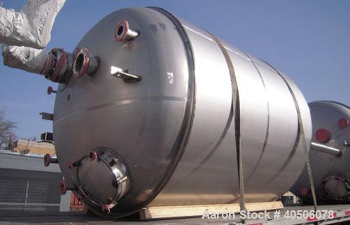 Unused- Mueller Pressure Tank, 2,500 Gallon, Model "F", 304L stainless steel, vertical. 90" diameter x 79" straight side, 2:1 elliptical top and bottom. Internal rated 30 psi at 160 deg F and -20 deg...
