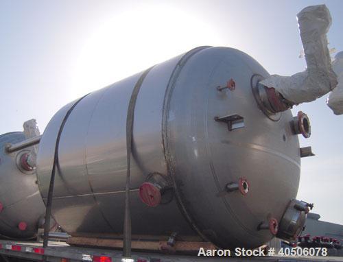 Unused- Mueller Pressure Tank, 2,500 Gallon, Model "F", 304L stainless steel, vertical. 90" diameter x 79" straight side, 2:1 elliptical top and bottom. Internal rated 30 psi at 160 deg F and -20 deg...
