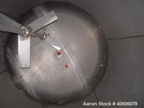 Unused- Mueller Pressure Tank, 2,500 Gallon, Model "F", 304L stainless steel, vertical. 90" diameter x 79" straight side, 2:1 elliptical top and bottom. Internal rated 30 psi at 160 deg F and -20 deg...