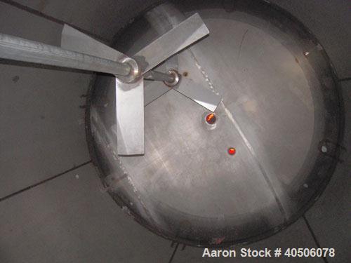Unused- Mueller Pressure Tank, 2,500 Gallon, Model "F", 304L stainless steel, vertical. 90" diameter x 79" straight side, 2:1 elliptical top and bottom. Internal rated 30 psi at 160 deg F and -20 deg...