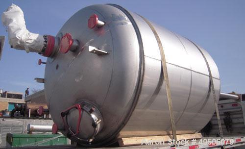 Unused- Mueller Pressure Tank, 2,500 Gallon, Model "F", 304L stainless steel, vertical. 90" diameter x 79" straight side, 2:1 elliptical top and bottom. Internal rated 30 psi at 160 deg F and -20 deg...