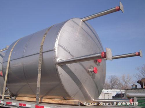 Unused- Mueller Pressure Tank, 2,500 Gallon, Model "F", 304L stainless steel, vertical. 90" diameter x 79" straight side, 2:1 elliptical top and bottom. Internal rated 30 psi at 160 deg F and -20 deg...