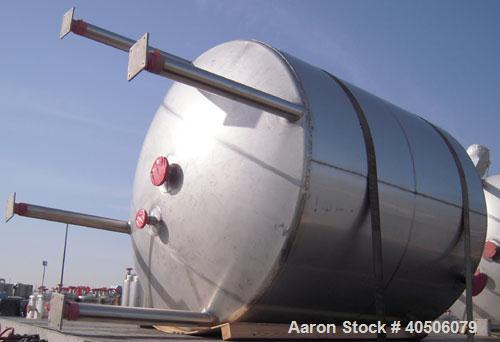 Unused- Mueller Pressure Tank, 2,500 Gallon, Model "F", 304L stainless steel, vertical. 90" diameter x 79" straight side, 2:1 elliptical top and bottom. Internal rated 30 psi at 160 deg F and -20 deg...