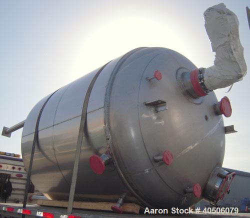 Unused- Mueller Pressure Tank, 2,500 Gallon, Model "F", 304L stainless steel, vertical. 90" diameter x 79" straight side, 2:1 elliptical top and bottom. Internal rated 30 psi at 160 deg F and -20 deg...