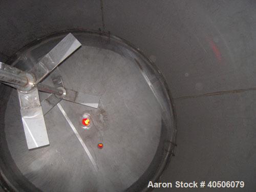 Unused- Mueller Pressure Tank, 2,500 Gallon, Model "F", 304L stainless steel, vertical. 90" diameter x 79" straight side, 2:1 elliptical top and bottom. Internal rated 30 psi at 160 deg F and -20 deg...
