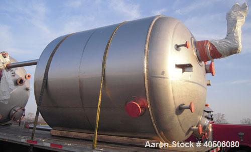 Unused- Mueller Pressure Tank, 2,500 Gallon, Model "F", 304L stainless steel, vertical. 90" diameter x 79" straight side, 2:1 elliptical top and bottom. Internal rated 30 psi at 160 deg F and -20 deg...
