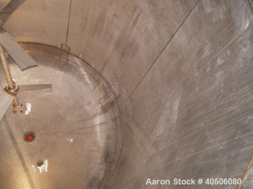 Unused- Mueller Pressure Tank, 2,500 Gallon, Model "F", 304L stainless steel, vertical. 90" diameter x 79" straight side, 2:1 elliptical top and bottom. Internal rated 30 psi at 160 deg F and -20 deg...