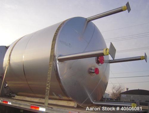 Unused- Mueller Pressure Tank, 2,500 Gallon, Model "F", 304L stainless steel, vertical. 90" diameter x 79" straight side, 2:1 elliptical top and bottom. Internal rated 30 psi at 160 deg F and -20 deg...