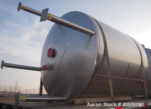 Unused- Mueller Pressure Tank, 2,500 Gallon, Model "F", 304L stainless steel, vertical. 90" diameter x 79" straight side, 2:1 elliptical top and bottom. Internal rated 30 psi at 160 deg F and -20 deg...