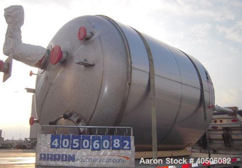 Unused- Mueller Pressure Tank, 2,500 Gallon, Model "F", 304L stainless steel, vertical. 90" diameter x 79" straight side, 2:1 elliptical top and bottom. Internal rated 30 psi at 160 deg F and -20 deg...