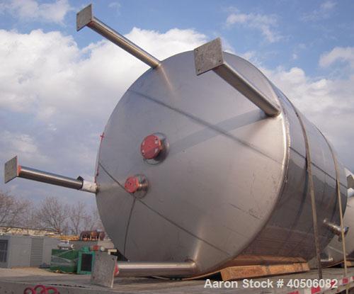 Unused- Mueller Pressure Tank, 2,500 Gallon, Model "F", 304L stainless steel, vertical. 90" diameter x 79" straight side, 2:1 elliptical top and bottom. Internal rated 30 psi at 160 deg F and -20 deg...