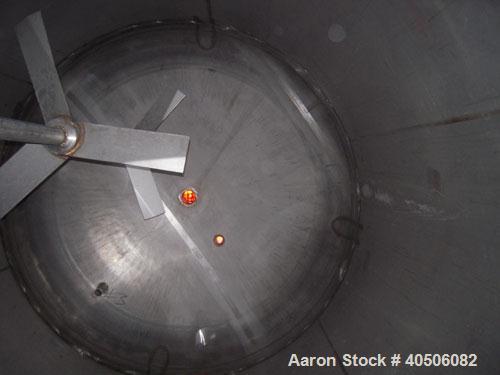 Unused- Mueller Pressure Tank, 2,500 Gallon, Model "F", 304L stainless steel, vertical. 90" diameter x 79" straight side, 2:1 elliptical top and bottom. Internal rated 30 psi at 160 deg F and -20 deg...