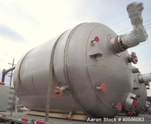 Unused- Mueller Pressure Tank, 2,500 Gallon, Model "F", 304L stainless steel, vertical. 90" diameter x 79" straight side, 2:1 elliptical top and bottom. Internal rated 30 psi at 160 deg F and -20 deg...