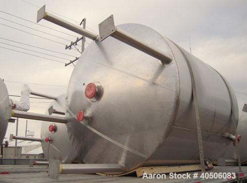 Unused- Mueller Pressure Tank, 2,500 Gallon, Model "F", 304L stainless steel, vertical. 90" diameter x 79" straight side, 2:1 elliptical top and bottom. Internal rated 30 psi at 160 deg F and -20 deg...