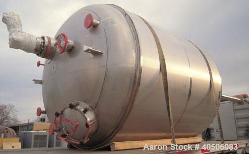 Unused- Mueller Pressure Tank, 2,500 Gallon, Model "F", 304L stainless steel, vertical. 90" diameter x 79" straight side, 2:1 elliptical top and bottom. Internal rated 30 psi at 160 deg F and -20 deg...