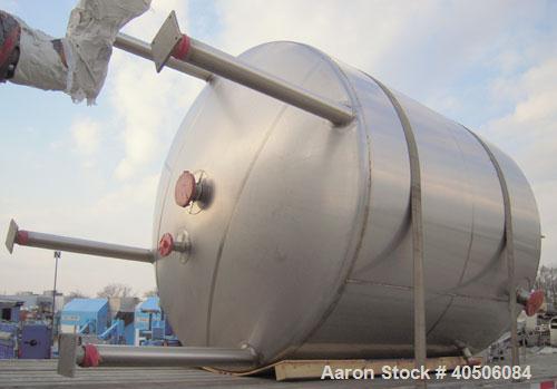 Unused- Mueller Pressure Tank, 2,500 Gallon, Model "F", 304L stainless steel, vertical. 90" diameter x 79" straight side, 2:1 elliptical top and bottom. Internal rated 30 psi at 160 deg F and -20 deg...