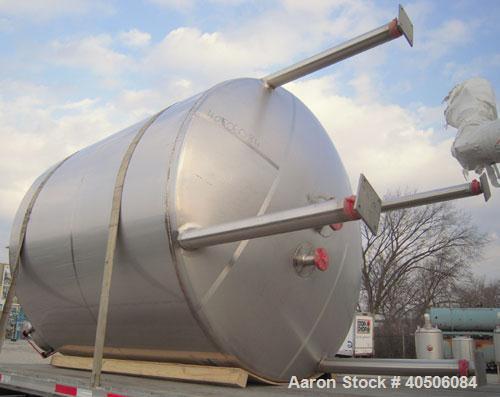 Unused- Mueller Pressure Tank, 2,500 Gallon, Model "F", 304L stainless steel, vertical. 90" diameter x 79" straight side, 2:1 elliptical top and bottom. Internal rated 30 psi at 160 deg F and -20 deg...