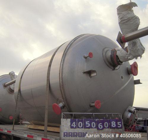 Unused- Mueller Pressure Tank, 2,500 Gallon, Model "F", 304L stainless steel, vertical. 90" diameter x 79" straight side, 2:1 elliptical top and bottom. Internal rated 30 psi at 160 deg F and -20 deg...
