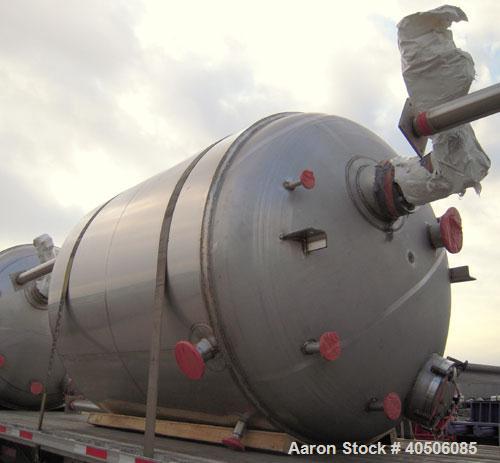 Unused- Mueller Pressure Tank, 2,500 Gallon, Model "F", 304L stainless steel, vertical. 90" diameter x 79" straight side, 2:1 elliptical top and bottom. Internal rated 30 psi at 160 deg F and -20 deg...