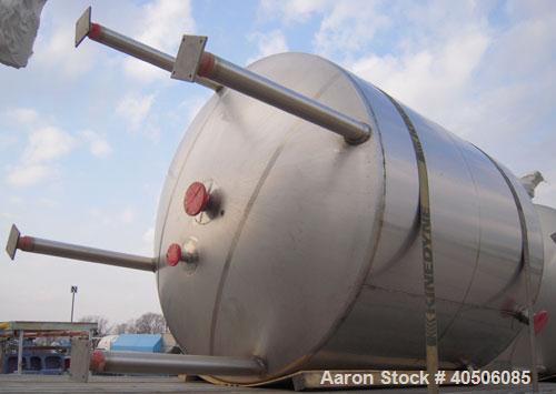 Unused- Mueller Pressure Tank, 2,500 Gallon, Model "F", 304L stainless steel, vertical. 90" diameter x 79" straight side, 2:1 elliptical top and bottom. Internal rated 30 psi at 160 deg F and -20 deg...