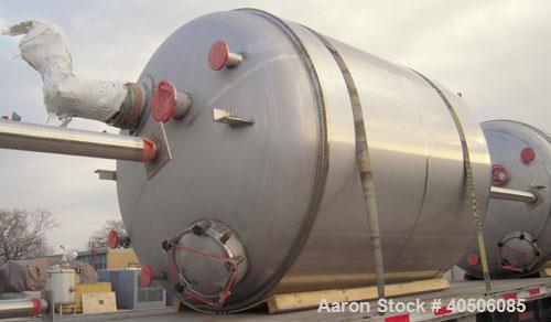 Unused- Mueller Pressure Tank, 2,500 Gallon, Model "F", 304L stainless steel, vertical. 90" diameter x 79" straight side, 2:1 elliptical top and bottom. Internal rated 30 psi at 160 deg F and -20 deg...
