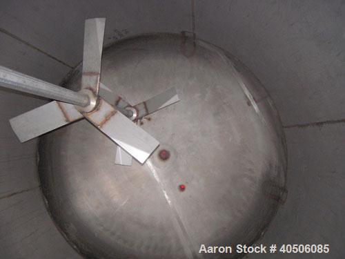 Unused- Mueller Pressure Tank, 2,500 Gallon, Model "F", 304L stainless steel, vertical. 90" diameter x 79" straight side, 2:1 elliptical top and bottom. Internal rated 30 psi at 160 deg F and -20 deg...