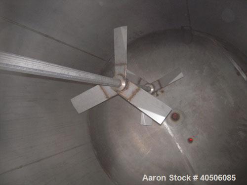 Unused- Mueller Pressure Tank, 2,500 Gallon, Model "F", 304L stainless steel, vertical. 90" diameter x 79" straight side, 2:1 elliptical top and bottom. Internal rated 30 psi at 160 deg F and -20 deg...
