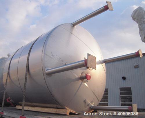 Unused- Mueller Pressure Tank, 2,500 Gallon, Model "F", 304L Stainless steel, Vertical. 90" diameter x 79" straight side, 2:1 elliptical top and bottom. Internal rated 30 psi at 160 deg F and -20 deg...
