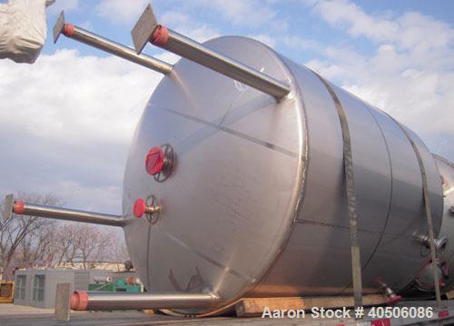 Unused- Mueller Pressure Tank, 2,500 Gallon, Model "F", 304L Stainless steel, Vertical. 90" diameter x 79" straight side, 2:1 elliptical top and bottom. Internal rated 30 psi at 160 deg F and -20 deg...