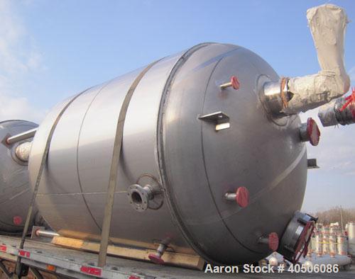 Unused- Mueller Pressure Tank, 2,500 Gallon, Model "F", 304L Stainless steel, Vertical. 90" diameter x 79" straight side, 2:1 elliptical top and bottom. Internal rated 30 psi at 160 deg F and -20 deg...