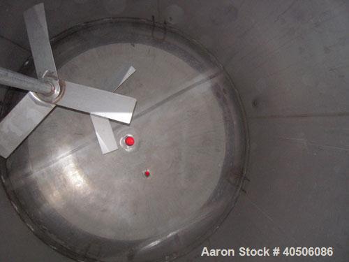 Unused- Mueller Pressure Tank, 2,500 Gallon, Model "F", 304L Stainless steel, Vertical. 90" diameter x 79" straight side, 2:1 elliptical top and bottom. Internal rated 30 psi at 160 deg F and -20 deg...