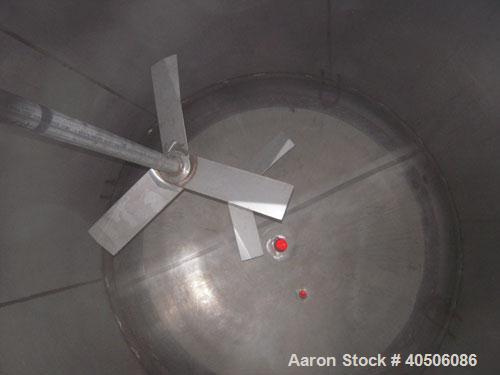 Unused- Mueller Pressure Tank, 2,500 Gallon, Model "F", 304L Stainless steel, Vertical. 90" diameter x 79" straight side, 2:1 elliptical top and bottom. Internal rated 30 psi at 160 deg F and -20 deg...