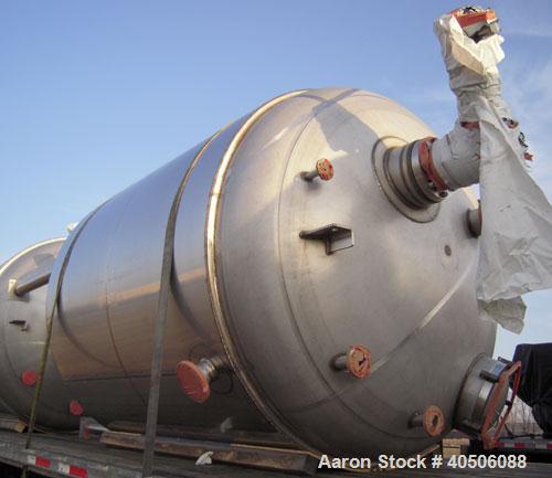 Unused- Mueller Pressure Tank, 2,500 Gallon, Model "F", 304L stainless steel, vertical. 90" diameter x 79" straight side, 2:1 elliptical top and bottom. Internal rated 30 psi at 160 deg F and -20 deg...