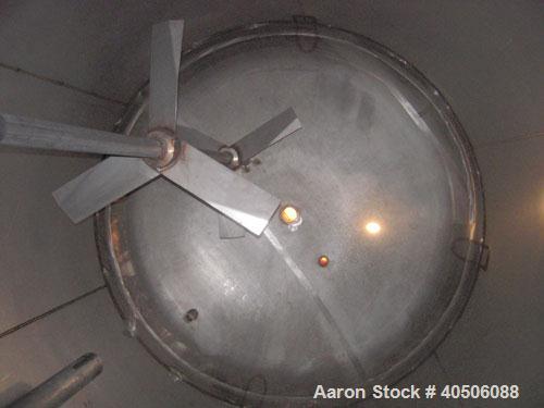 Unused- Mueller Pressure Tank, 2,500 Gallon, Model "F", 304L stainless steel, vertical. 90" diameter x 79" straight side, 2:1 elliptical top and bottom. Internal rated 30 psi at 160 deg F and -20 deg...