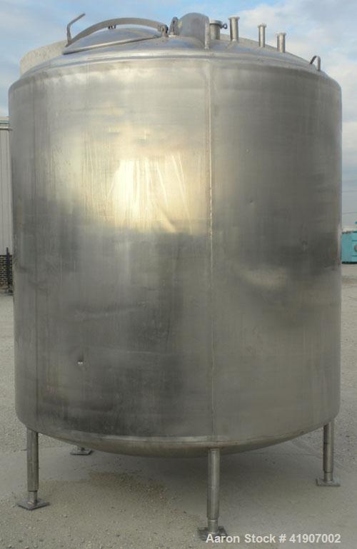 Used Mueller Tank, 2000 Gallon, Model F, 316 stainless steel, vertical. 84" diameter x 76" straight side, dished top and bottom. Insulated with 2" urethane and stainless steel sheathing. (4) Fixed si...
