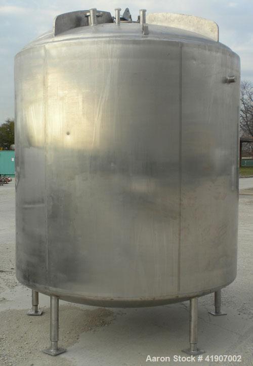 Used Mueller Tank, 2000 Gallon, Model F, 316 stainless steel, vertical. 84" diameter x 76" straight side, dished top and bottom. Insulated with 2" urethane and stainless steel sheathing. (4) Fixed si...