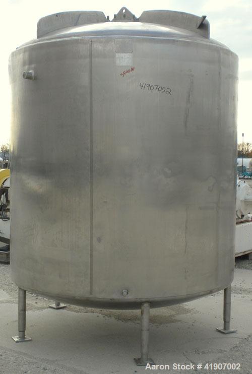 Used Mueller Tank, 2000 Gallon, Model F, 316 stainless steel, vertical. 84" diameter x 76" straight side, dished top and bottom. Insulated with 2" urethane and stainless steel sheathing. (4) Fixed si...
