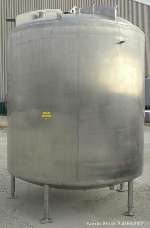 Used Mueller Tank, 2000 Gallon, Model F, 316 stainless steel, vertical. 84" diameter x 76" straight side, dished top and bottom. Insulated with 2" urethane and stainless steel sheathing. (4) Fixed si...