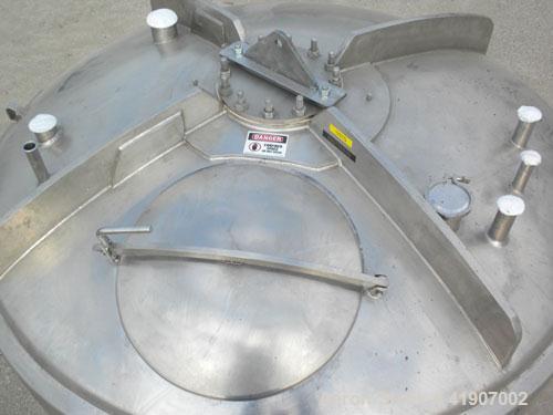 Used Mueller Tank, 2000 Gallon, Model F, 316 stainless steel, vertical. 84" diameter x 76" straight side, dished top and bottom. Insulated with 2" urethane and stainless steel sheathing. (4) Fixed si...