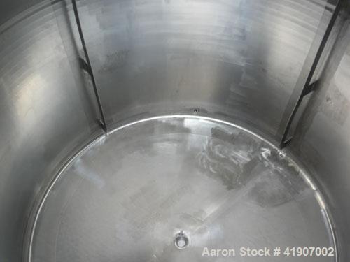 Used Mueller Tank, 2000 Gallon, Model F, 316 stainless steel, vertical. 84" diameter x 76" straight side, dished top and bottom. Insulated with 2" urethane and stainless steel sheathing. (4) Fixed si...
